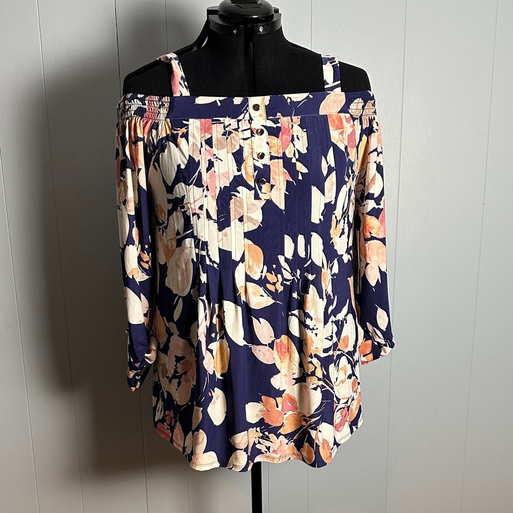 🔥 2 for $10- Items currently listed $10 or less! 
Floral Off-Shoulder Blouse